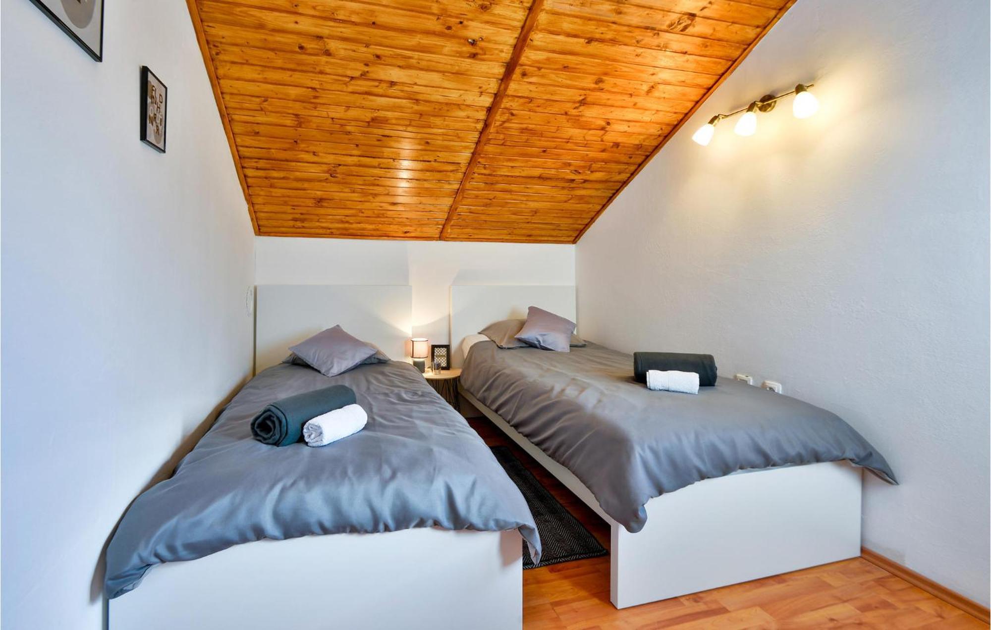 2 Bedroom Gorgeous Home In Gornje Stative Exterior foto