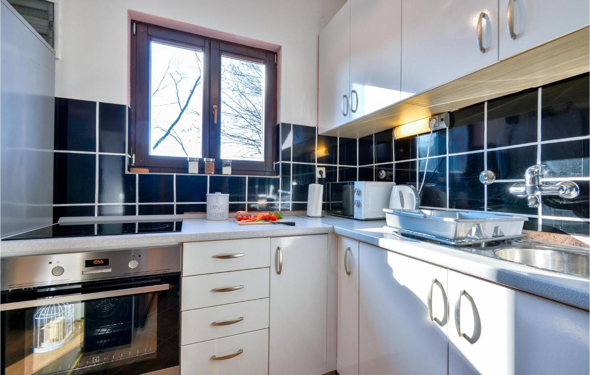 2 Bedroom Gorgeous Home In Gornje Stative Exterior foto